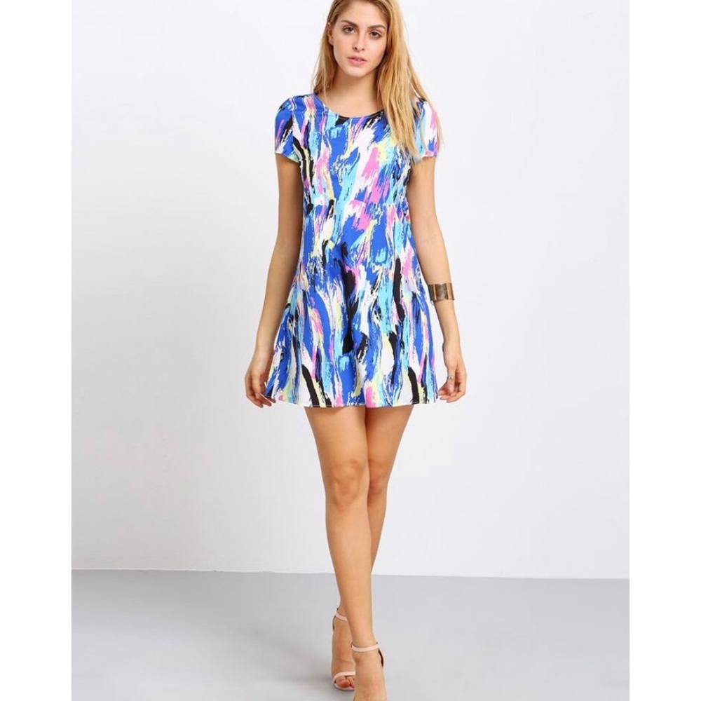 Abstract print shift Dress - Picture 2 of 6
